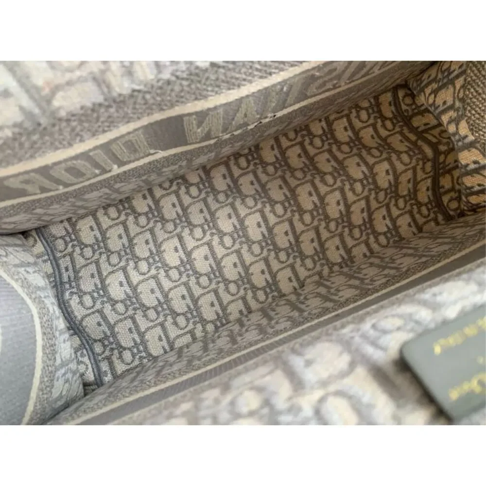 Dior Women Pre-Loved Bag Very Good Condition - Picture 8 of 9